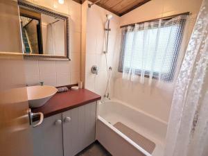 Ένα μπάνιο στο Moncur Villa, cozy and close golf course, self check in +19 φωτογραφίες