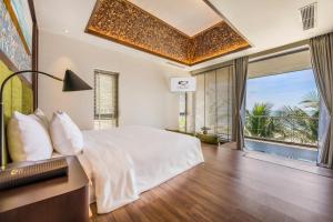 Postel nebo postele na pokoji v ubytování KOI Resort & Residence Da Nang