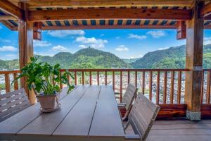 Pemandangan gunung umum atau pemandangan gunung yang diambil dari homestay