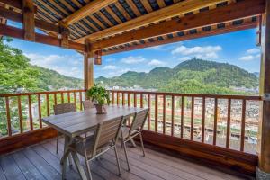 Pemandangan gunung umum atau pemandangan gunung yang diambil dari homestay