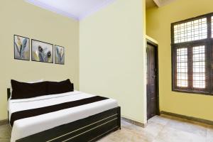 a bedroom with a large bed in a room at Super Hotel O Near Dilsuknagar Metro in Hyderabad