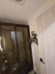 a bathroom with a shower and a glass door at Apartment in Torre Artemisa in Tegucigalpa