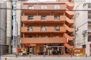 福岡市にある飲み放題カラオケお菓子食べ放題付元飲食店のエンターテイメント物件大人数可天神駅徒歩5分の通路角の建物