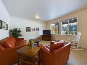 Gallery image of Ocean Views Huge Deck Walk to Beach, Trails in Douglas