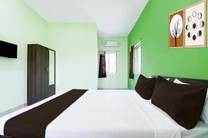 Postel nebo postele na pokoji v ubytování Hotel O Bhubaneshwar Near ITER College