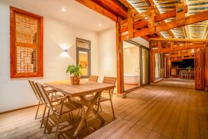 Posezení v ubytování Xianxiuju Garden Courtyard B&B