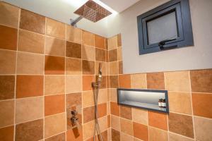 Bilik mandi di Xianxiuju Garden Courtyard B&B