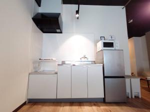 Kuchnia lub aneks kuchenny w obiekcie Neighbor's Hotel 西広島駅前