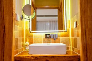 Bilik mandi di Xianxiuju Garden Courtyard B&B