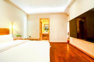 Televisyen dan/atau pusat hiburan di Xianxiuju Garden Courtyard B&B