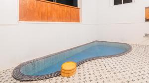 a swimming pool with a snake in a room at Hakoneyumoto Yamatokan 箱根湯本 温泉旅館 大和館 in Hakone