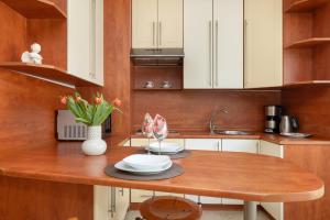 Kuchnia lub aneks kuchenny w obiekcie Jasny i Delikatny Apartament Sun Seasons 24 w Kołobrzegu by Noclegi Renters
