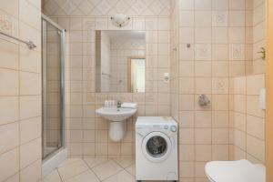 Łazienka w obiekcie Jasny i Delikatny Apartament Sun Seasons 24 w Kołobrzegu by Noclegi Renters