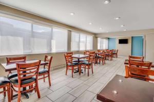 Posezení v ubytování Days Inn by Wyndham Albany SUNY