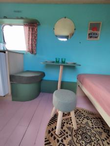 Camping Les Ronds Duval face aux îles anglo-normandes客房内的一张或多张床位