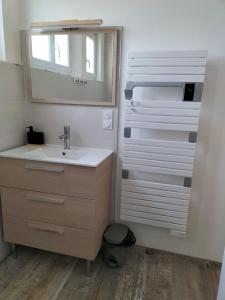 Imagine din galeria proprietății Appartement à Saint-Aygulf, à 50 m de la plage, avec parking privé în Fréjus +34 fotografii
