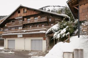 Chalet Châtaigne - Shared Catered Chalet v zimě