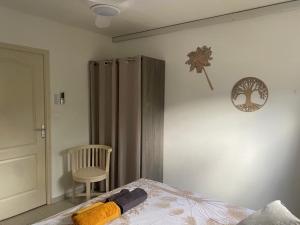 Postel nebo postele na pokoji v ubytování T2 Rez de jardin vue mer