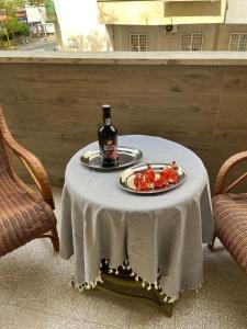 Φαγητό σε αυτό το διαμέρισμα ή κάπου εκεί κοντά