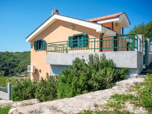 Foto dalla galleria di Holiday Home Sunny Hill a Kamenari