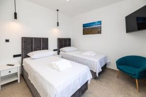 Postel nebo postele na pokoji v ubytování Traumhafte Finca nur 480 Meter zum Strand mit Meerblick, Privatpool, Waschmaschine + 24 fotografií