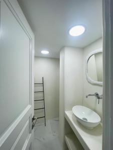 Koupelna v ubytování 2-bedroom LOFT apartment