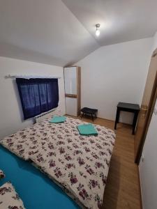 Postel nebo postele na pokoji v ubytování Apartma Patricija - big apartment for 6