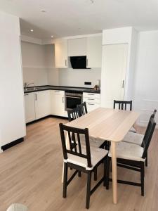 a kitchen and dining room with a wooden table and chairs at Römer Apartment und Zimmer in Türkheim +19 photos