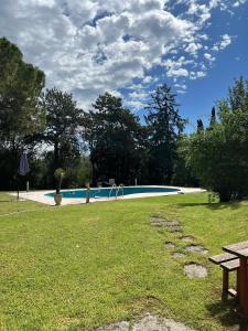 Bazén v ubytování Welcome Traveller Leda Rooms nebo v jeho okolí
