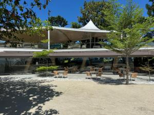 Κήπος έξω από το Private Residence at Tambuli Sae Side Living By The Beach