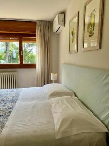 Postel nebo postele na pokoji v ubytování Welcome Traveller Leda Rooms