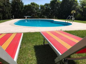 Bazén v ubytování Welcome Traveller Leda Rooms nebo v jeho okolí