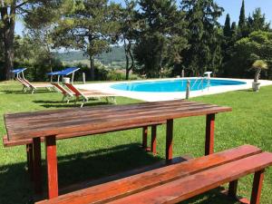Bazén v ubytování Welcome Traveller Leda Rooms nebo v jeho okolí