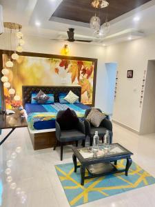 Postel nebo postele na pokoji v ubytování Villa de dunes 369 Cherry Croft-Premium Pent house with Hot bath Tub near ECity