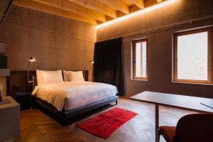 Postel nebo postele na pokoji v ubytování Hôtel Borsari, A Member of Design Hotels