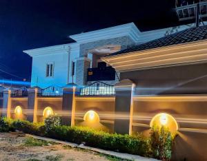 Gambar di galeri bagi Fola's House di Lagos