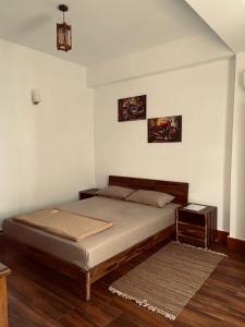 Postel nebo postele na pokoji v ubytování Denkhang bnb Geyzing west sikkim