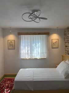 Postel nebo postele na pokoji v ubytování Te Ajdini Guesthouse
