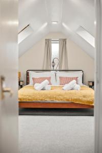 a bedroom with a large yellow bed with two pillows at Spacious 6 Bed House in Waterlooville Portsmouth by Amber Stays, Perfect for Long Term Stays, Sleeps 14 in Waterlooville