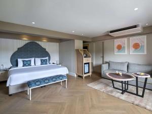 Grand Mercure Goa Candolim - An Accor Hotels Brand客房内的一张或多张床位