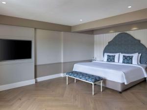 Grand Mercure Goa Candolim - An Accor Hotels Brand客房内的一张或多张床位