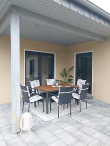 a wooden table and chairs on a patio at Ferienhaus Seeliebe in Krugsdorf