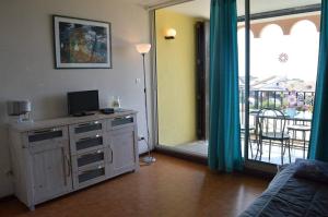 TV a/nebo společenská místnost v ubytování SP320-629 Appt 2 pièces 4 couchages SAINT PIERRE LA MER