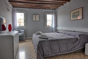 A bed or beds in a room at Da Bruno Homes