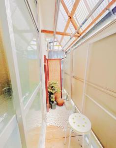 a small room with a table and a stool at 余歓の一戸建てです in Nishi-shibuta