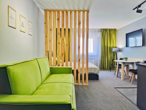 Χώρος καθιστικού στο The Apartments 95 Идеально для туризма и деловых командировок