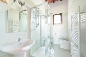 Koupelna v ubytování Noi 2 Vacanze - il Nido di Gina + 37 fotografií
