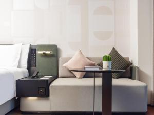 EVEN Hotel 上海金桥逸衡酒店的休息区