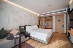 EVEN Hotel 上海金桥逸衡酒店客房内的一张或多张床位