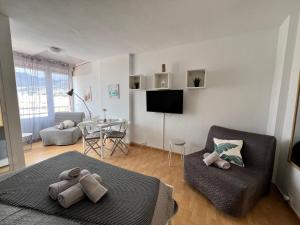 TV a/nebo společenská místnost v ubytování Holiday apartment Edificio Iris, Benalmádena